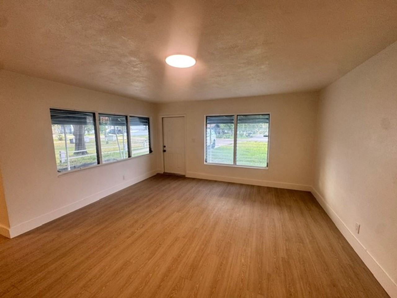920 E 109th Ave - Photo 5 of 20