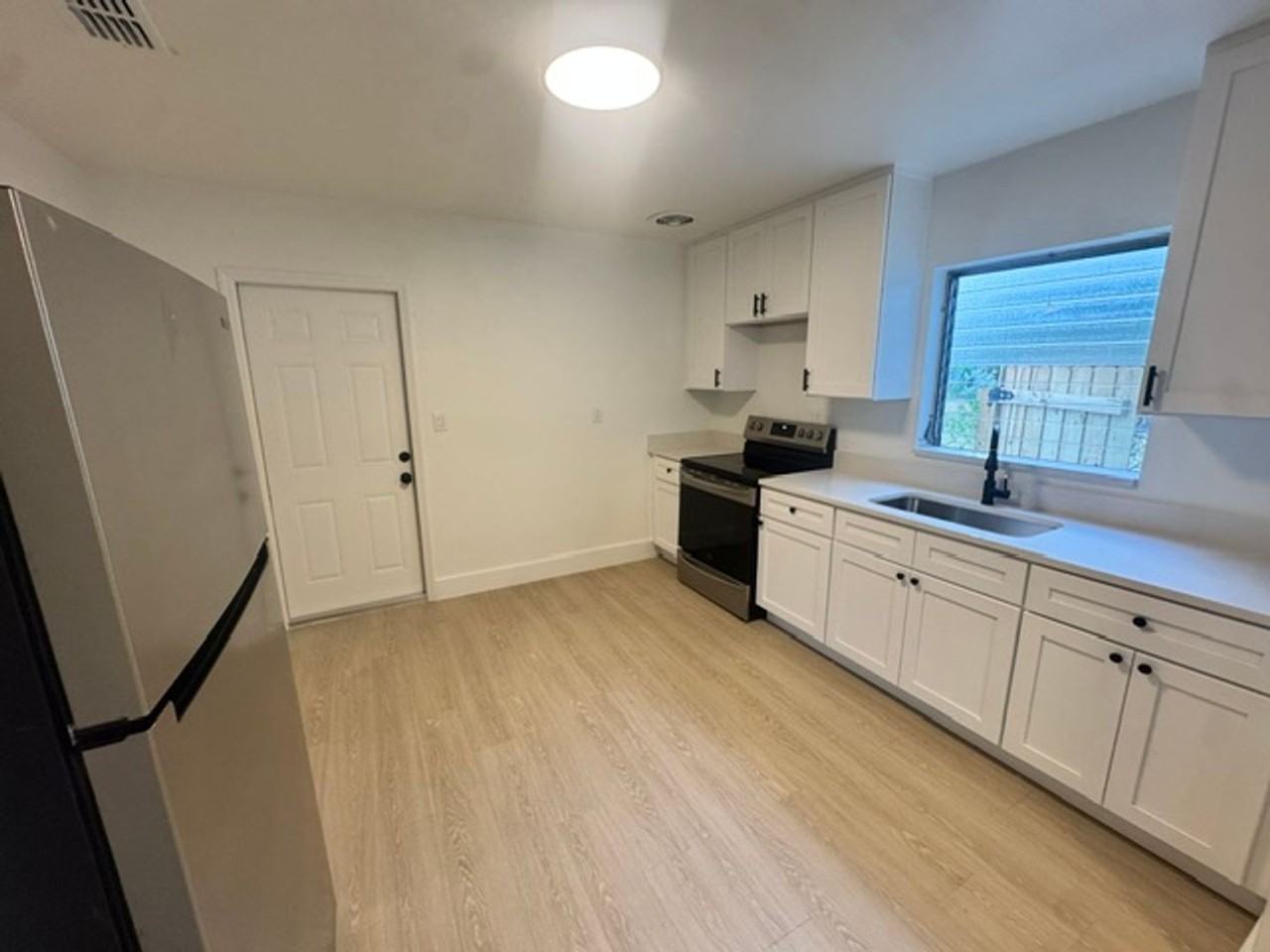 920 E 109th Ave - Photo 7 of 20