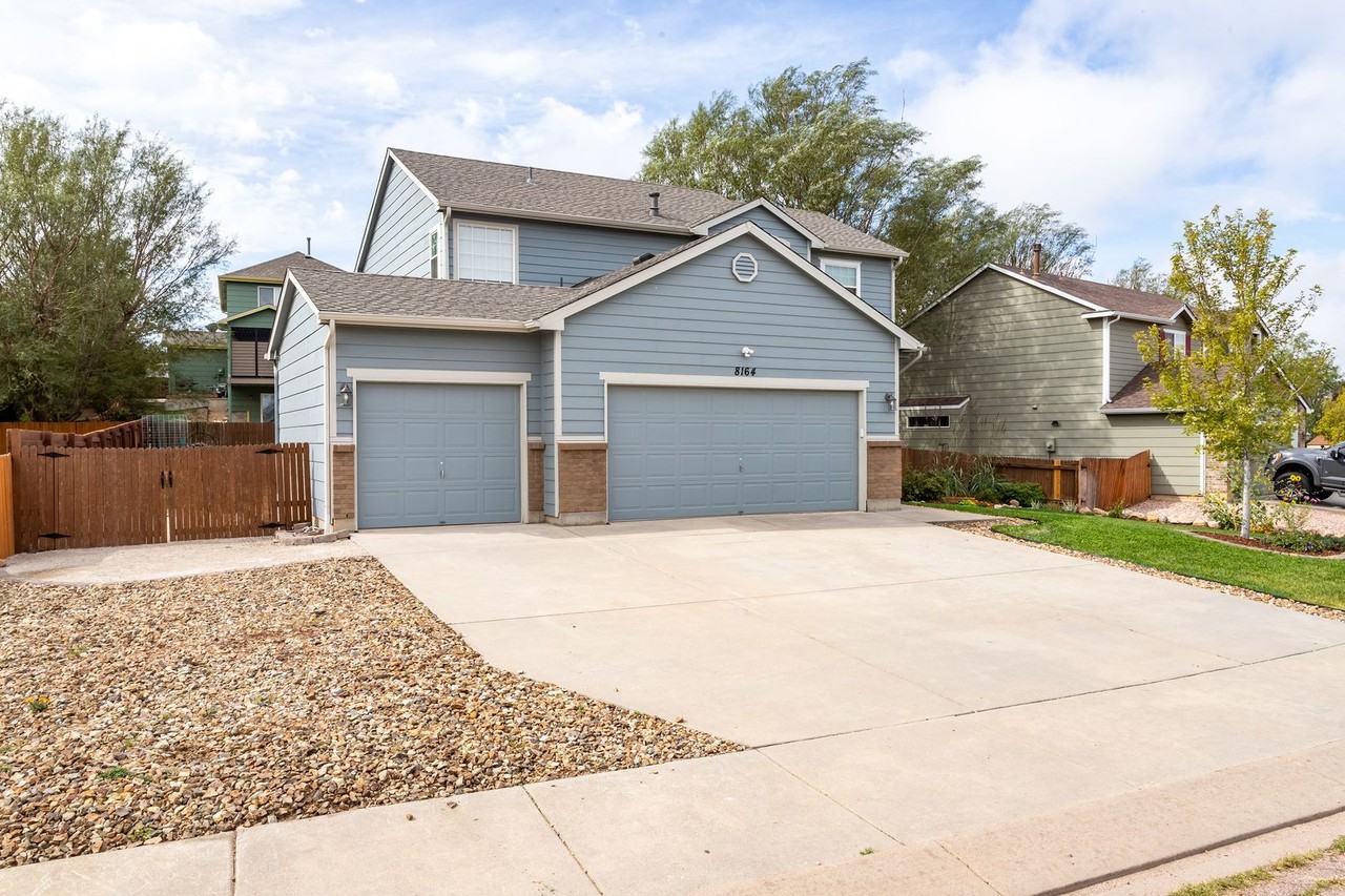 8164 Meadowcrest Dr - Photo 3 of 50