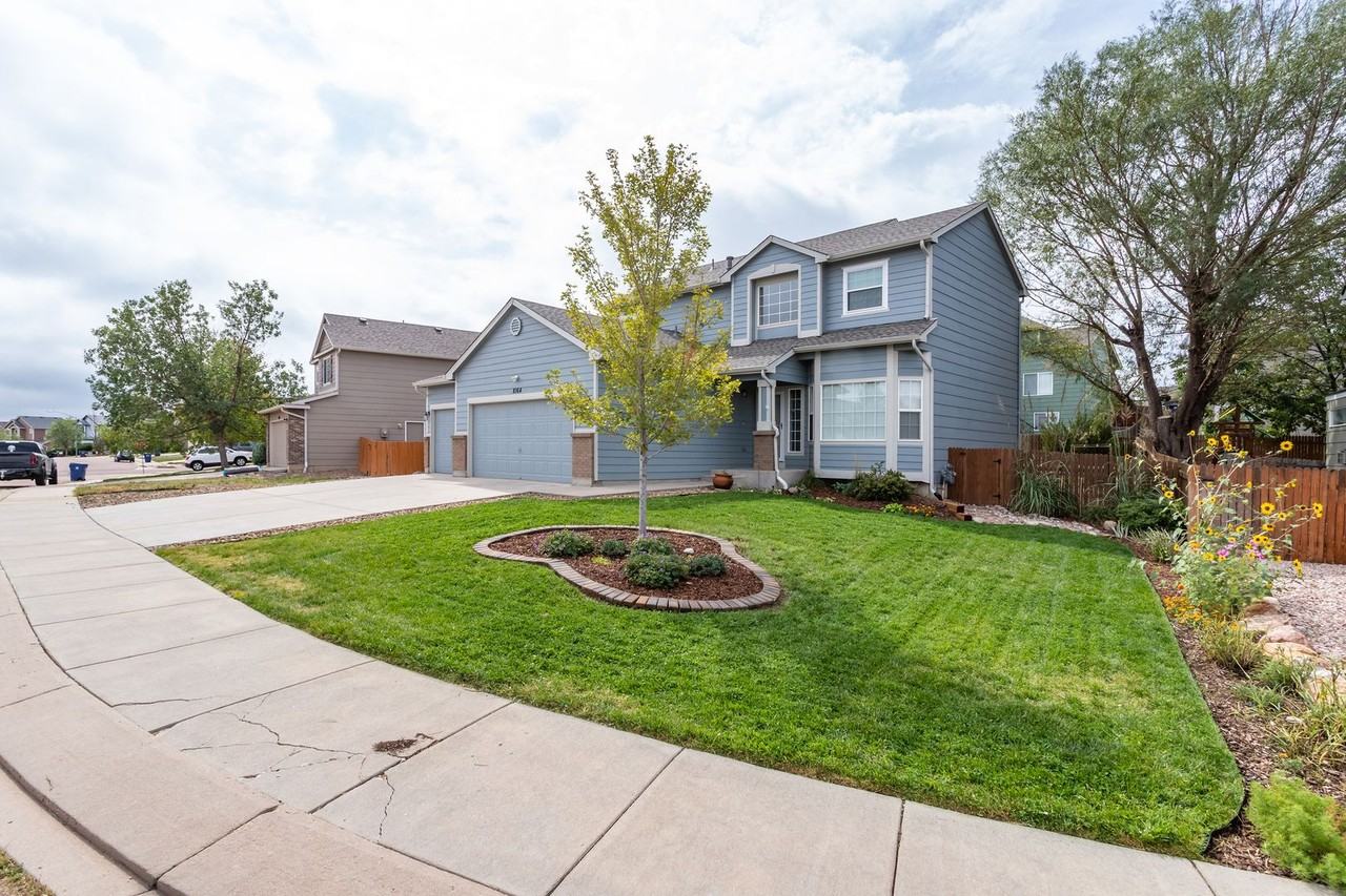 8164 Meadowcrest Dr - Photo 4 of 50