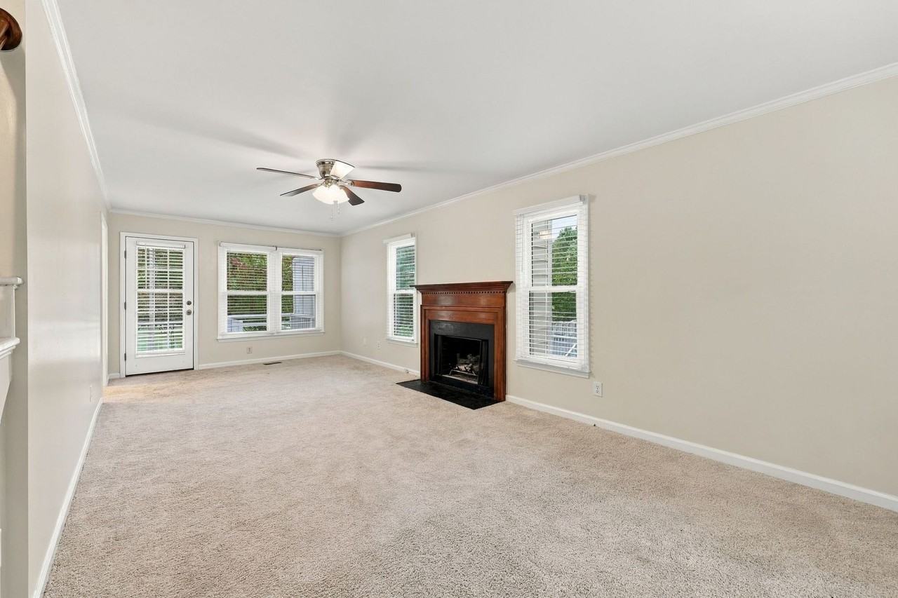 4952 Harbour Towne Dr - Photo 4 of 34