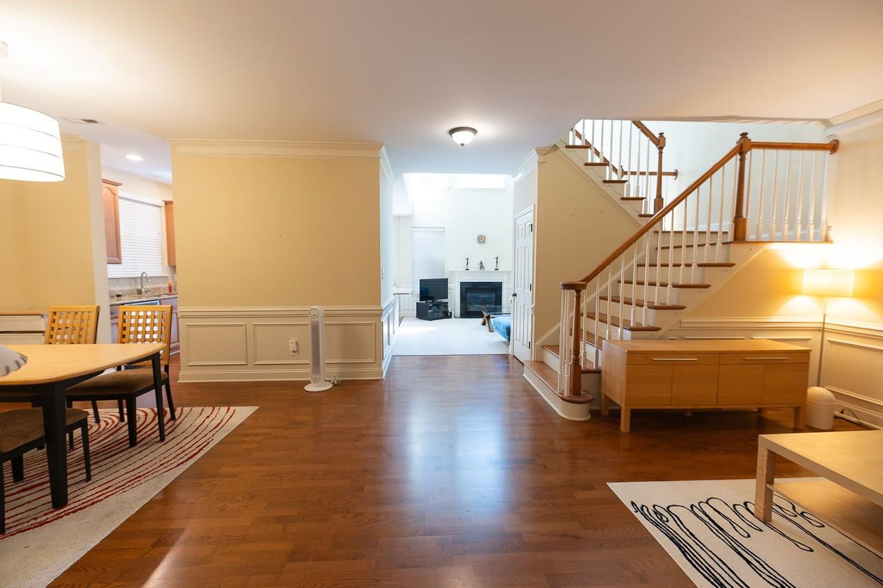 701 Lawson Ln - Photo 5 of 30