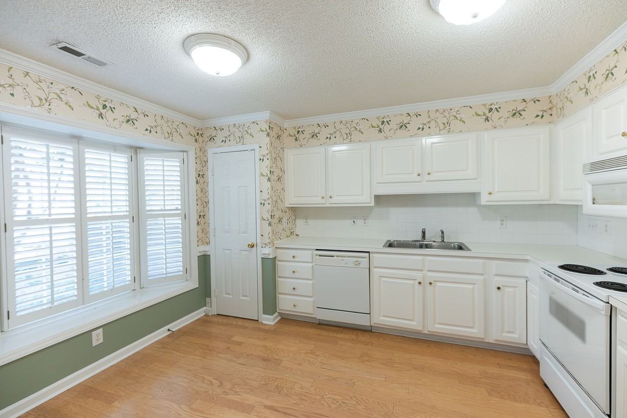1082 Christmas Pl - Photo 2 of 23