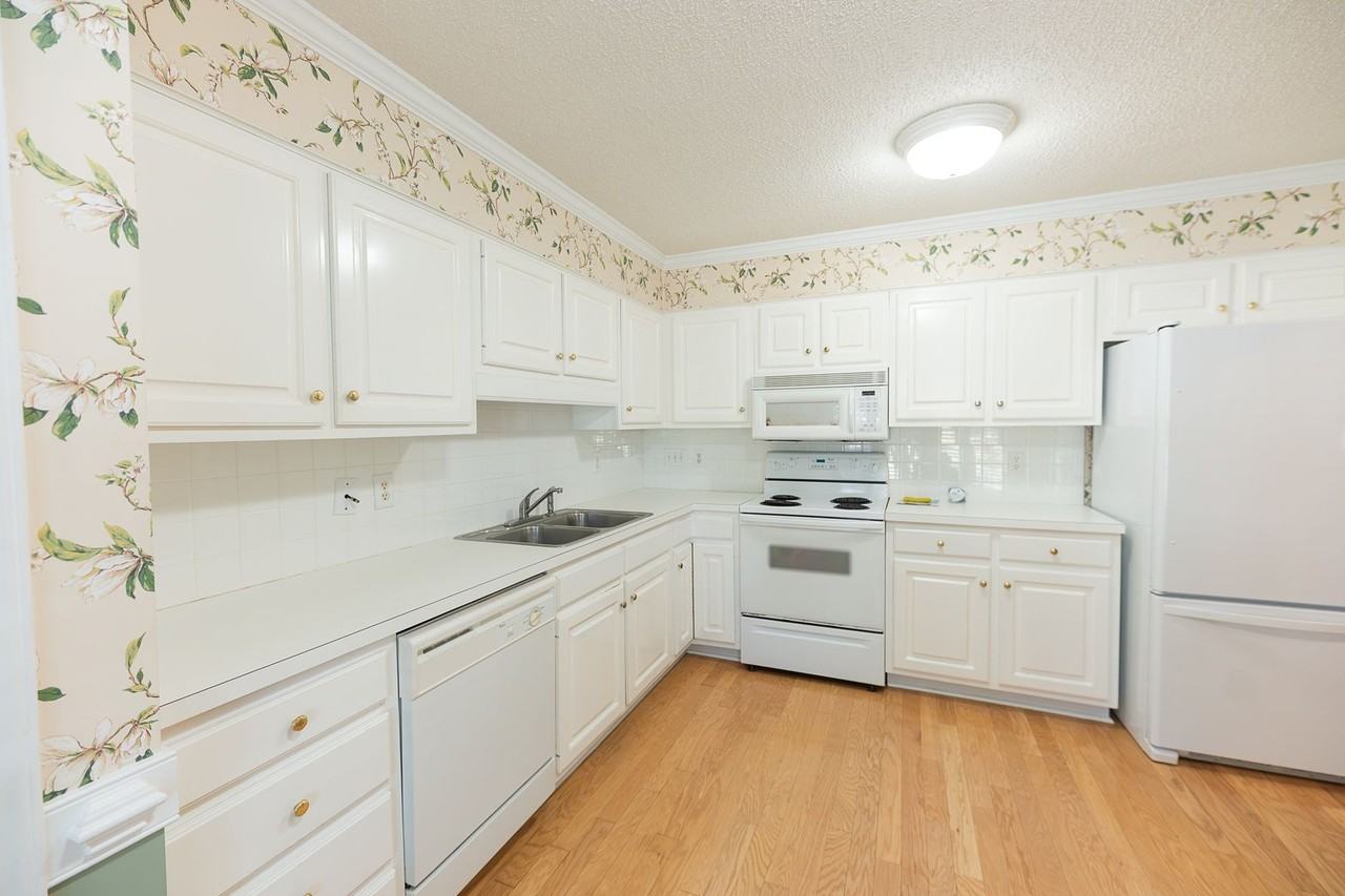1082 Christmas Pl - Photo 4 of 23