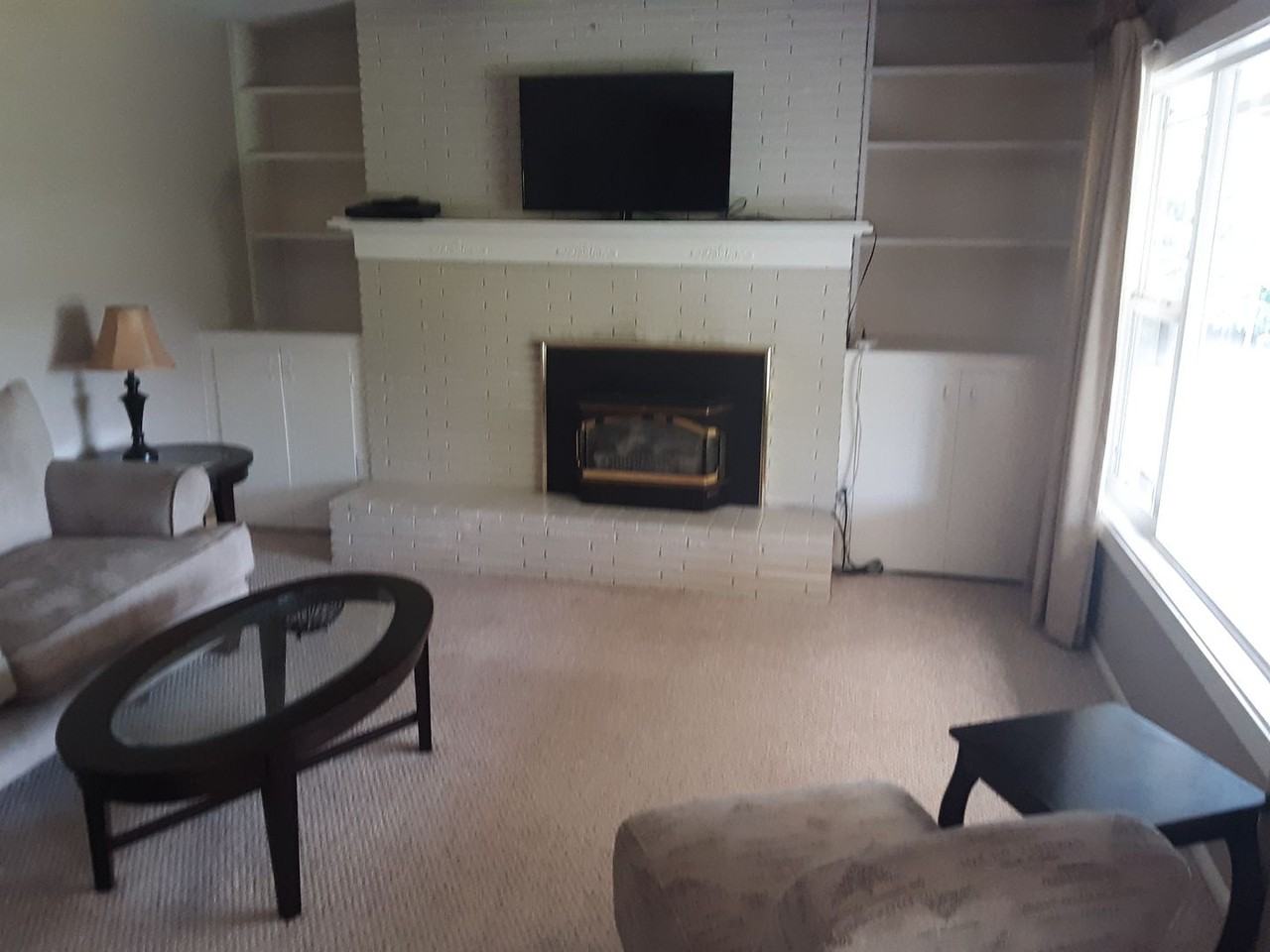 320 Pioneer Way - Photo 5 of 9