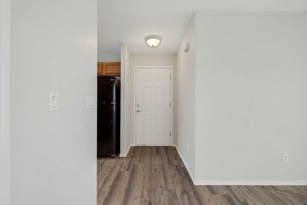 5244 Tipper Ave - Photo 5 of 39