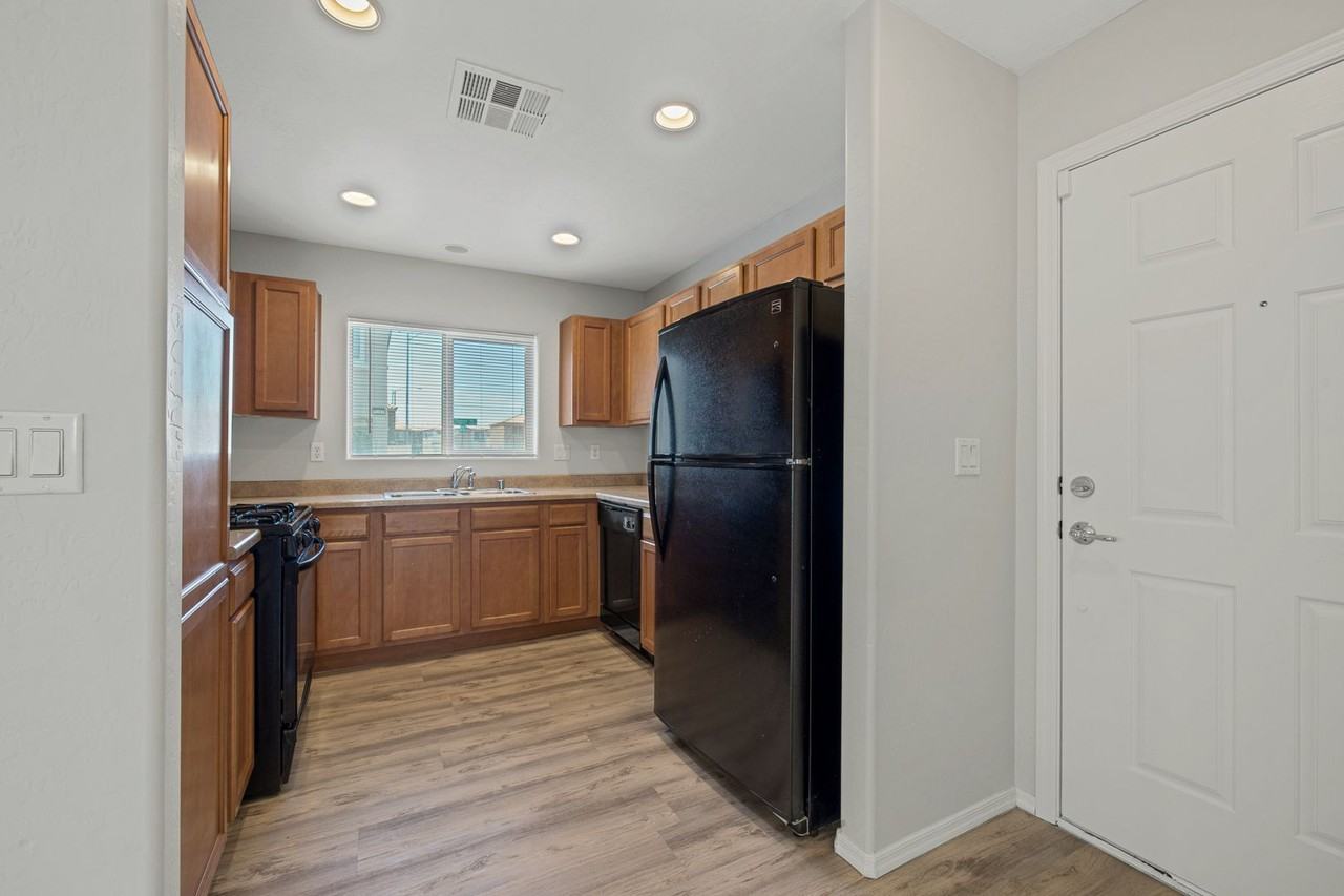 5244 Tipper Ave - Photo 6 of 39