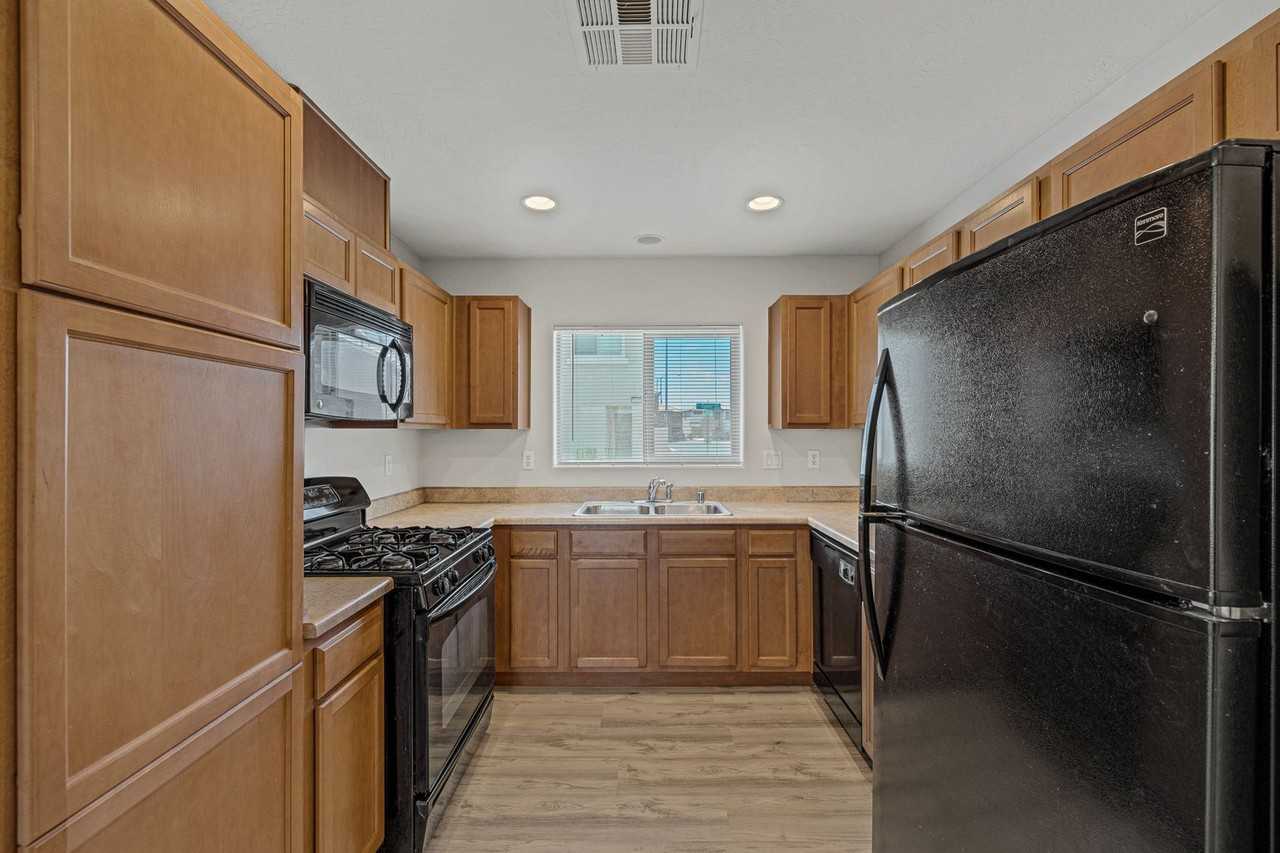 5244 Tipper Ave - Photo 7 of 39