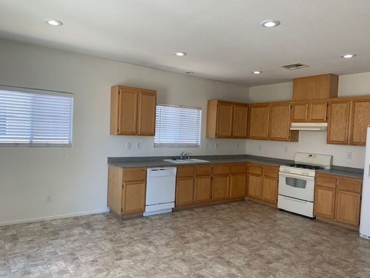 3129 Hartley Cove Ave - Photo 7 of 19