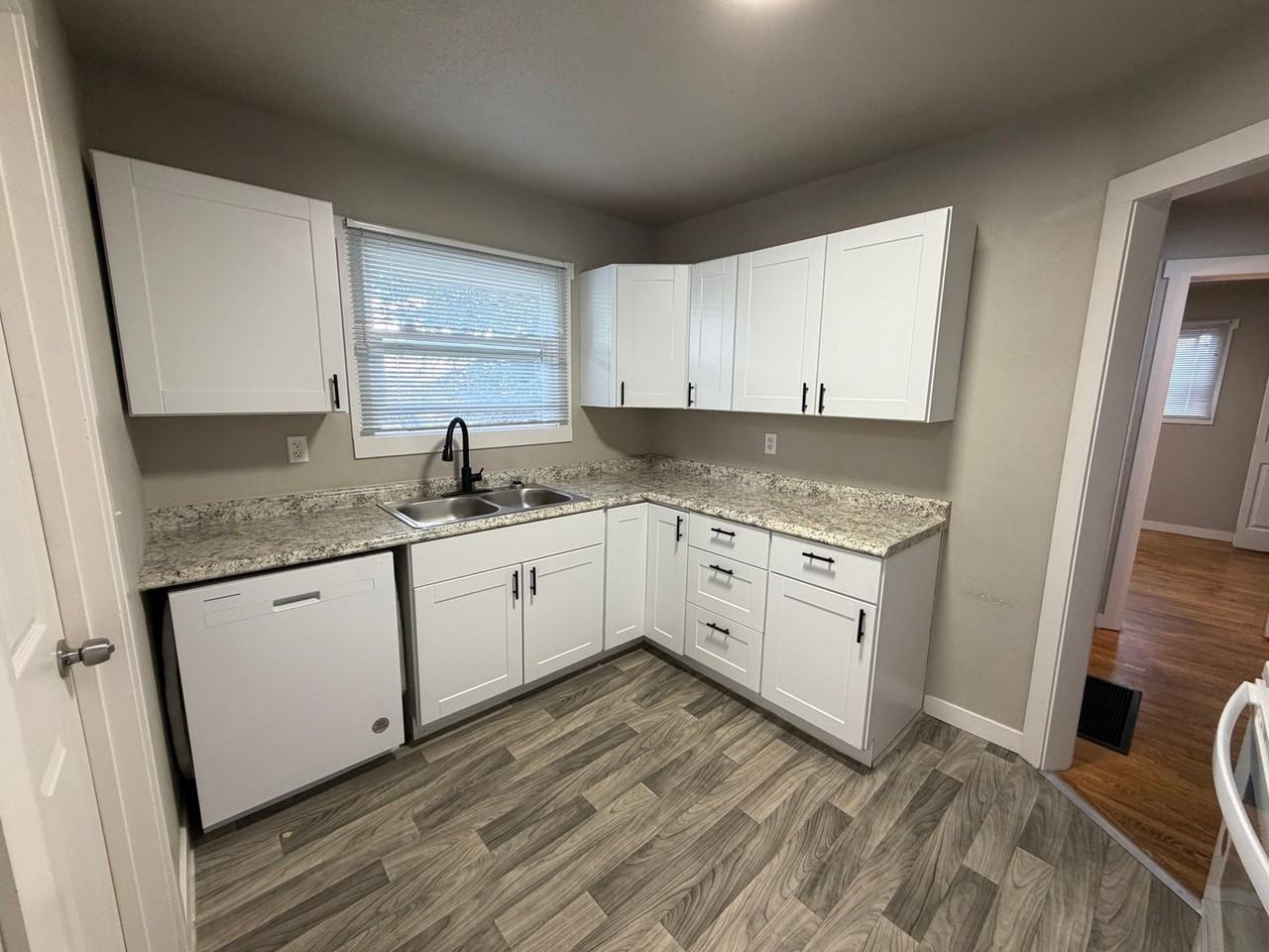 1112 Nw Furnish Ave - Photo 3 of 11