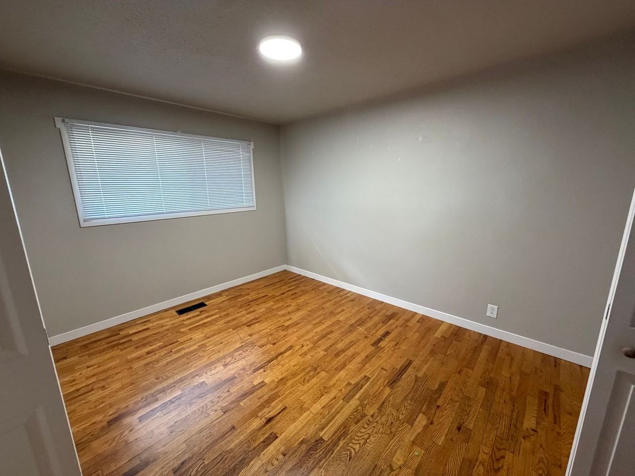 1112 Nw Furnish Ave - Photo 5 of 11