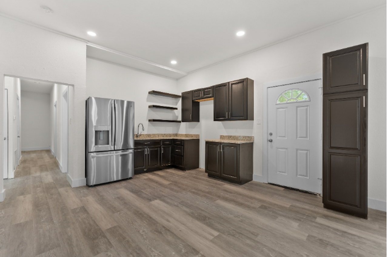 1601 N 11th St - Photo 4 of 10