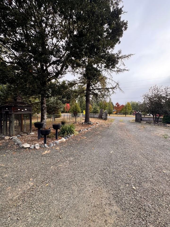400 Elgarose Rd - Photo 3 of 18