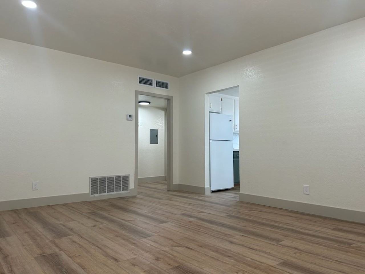 112 Valley St - Photo 4 of 14