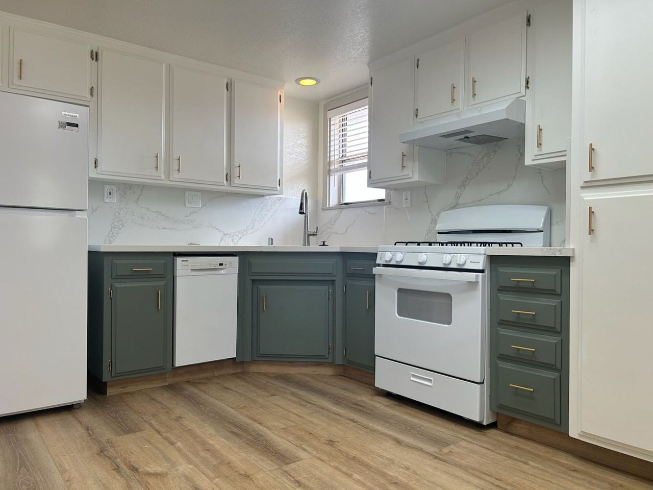 112 Valley St - Photo 5 of 14