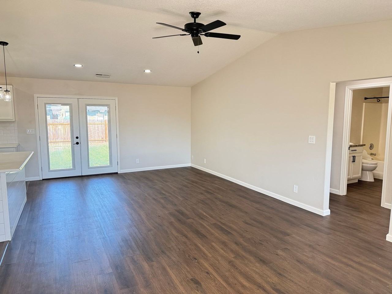 5428 E St - Photo 5 of 50