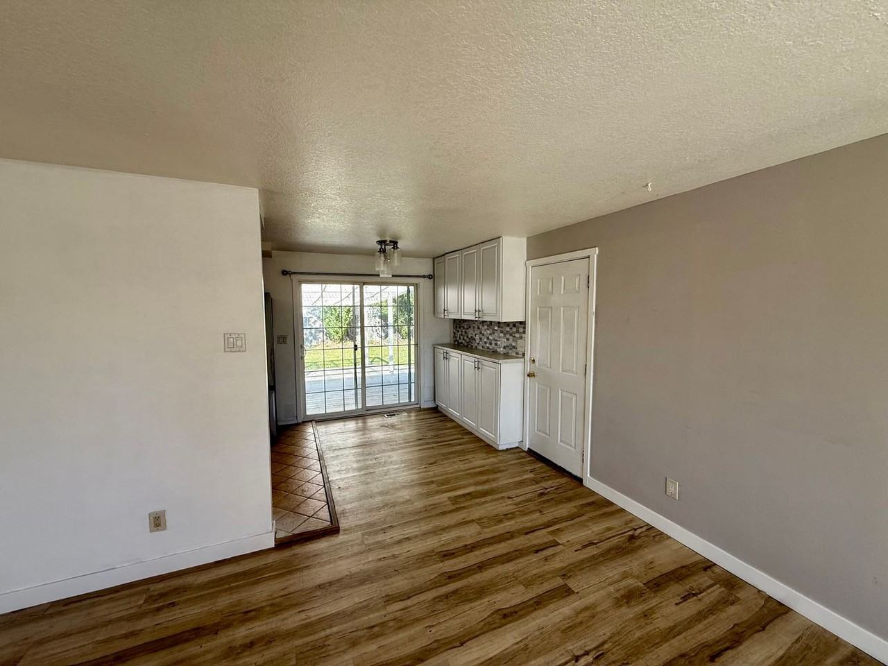 3861 Barry Ave - Photo 2 of 17