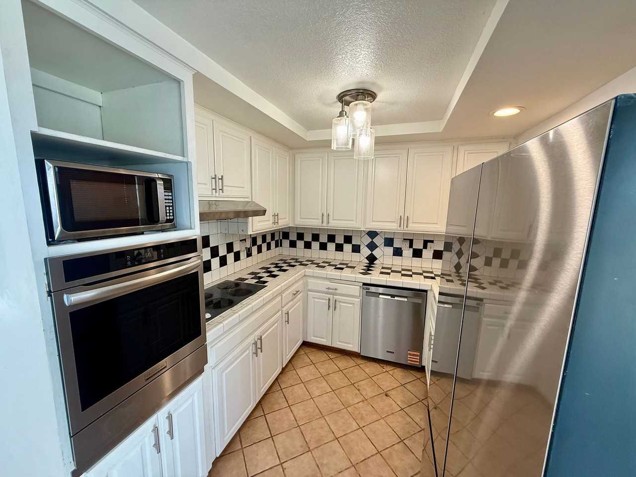 3861 Barry Ave - Photo 3 of 17