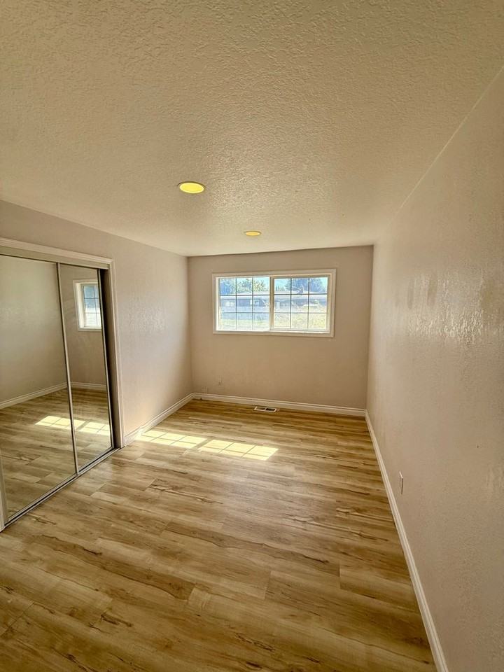 3861 Barry Ave - Photo 7 of 17