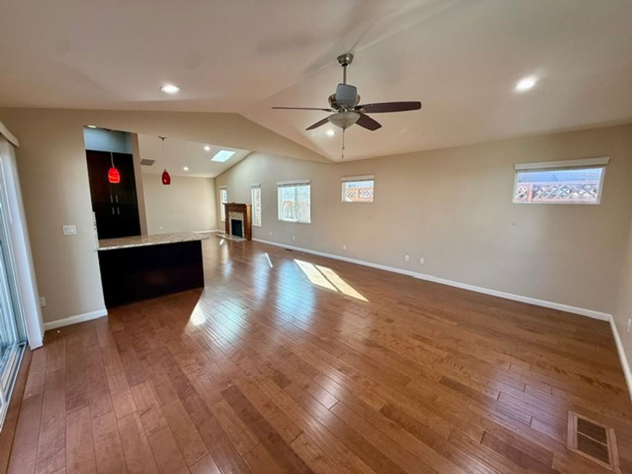 5327 Lenora Ave - Photo 7 of 25