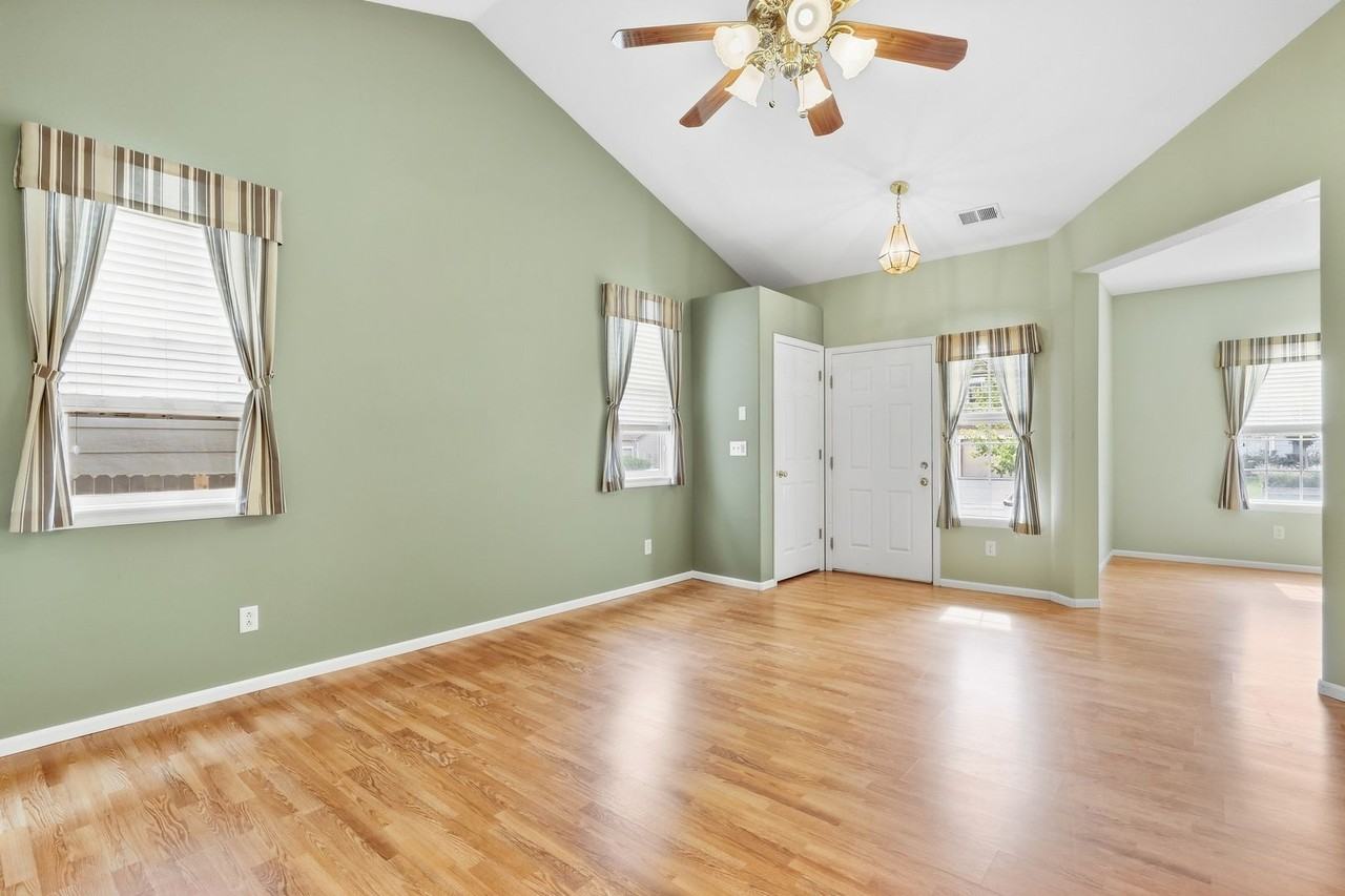 5325 Suffolk Ave - Photo 4 of 28