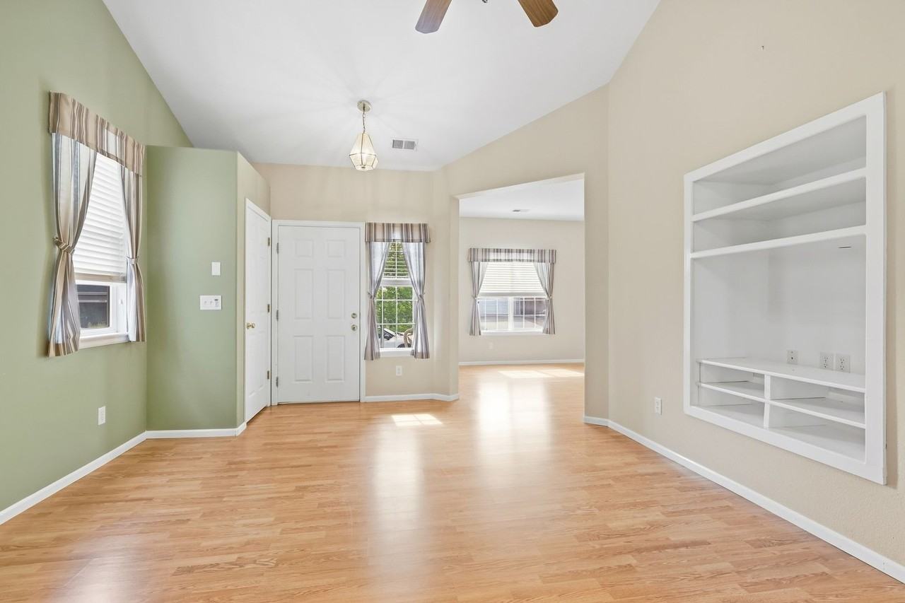 5325 Suffolk Ave - Photo 5 of 28