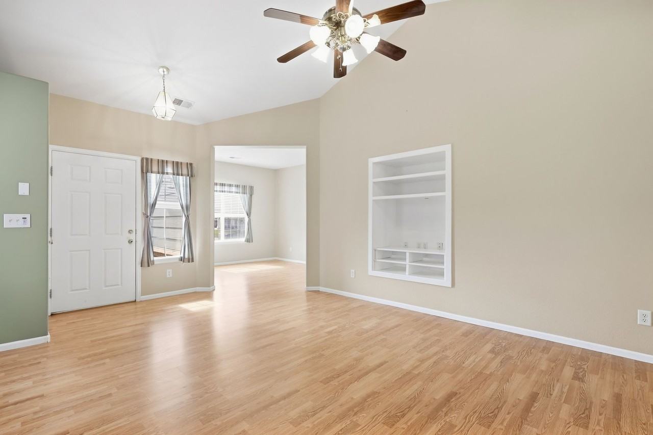 5325 Suffolk Ave - Photo 6 of 28