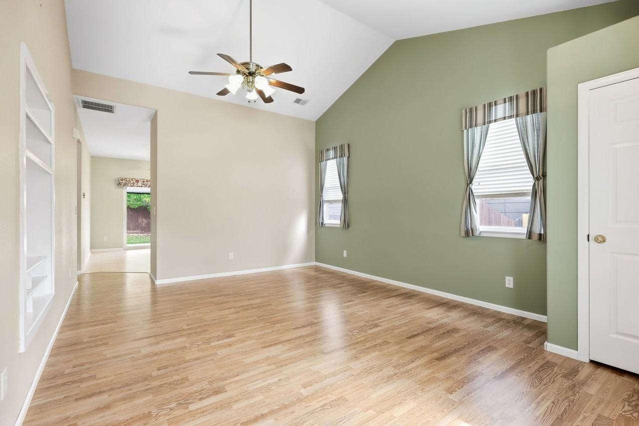 5325 Suffolk Ave - Photo 7 of 28