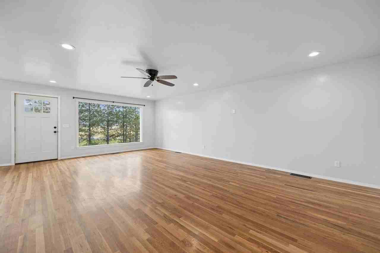 400 2nd St E - Photo 5 of 23