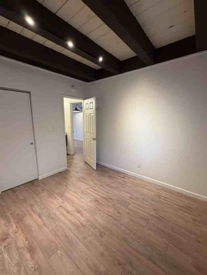 949 Harold Dr - Photo 2 of 17