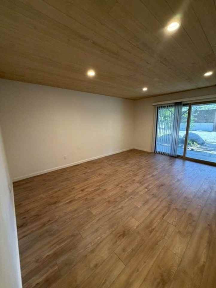 949 Harold Dr - Photo 4 of 17