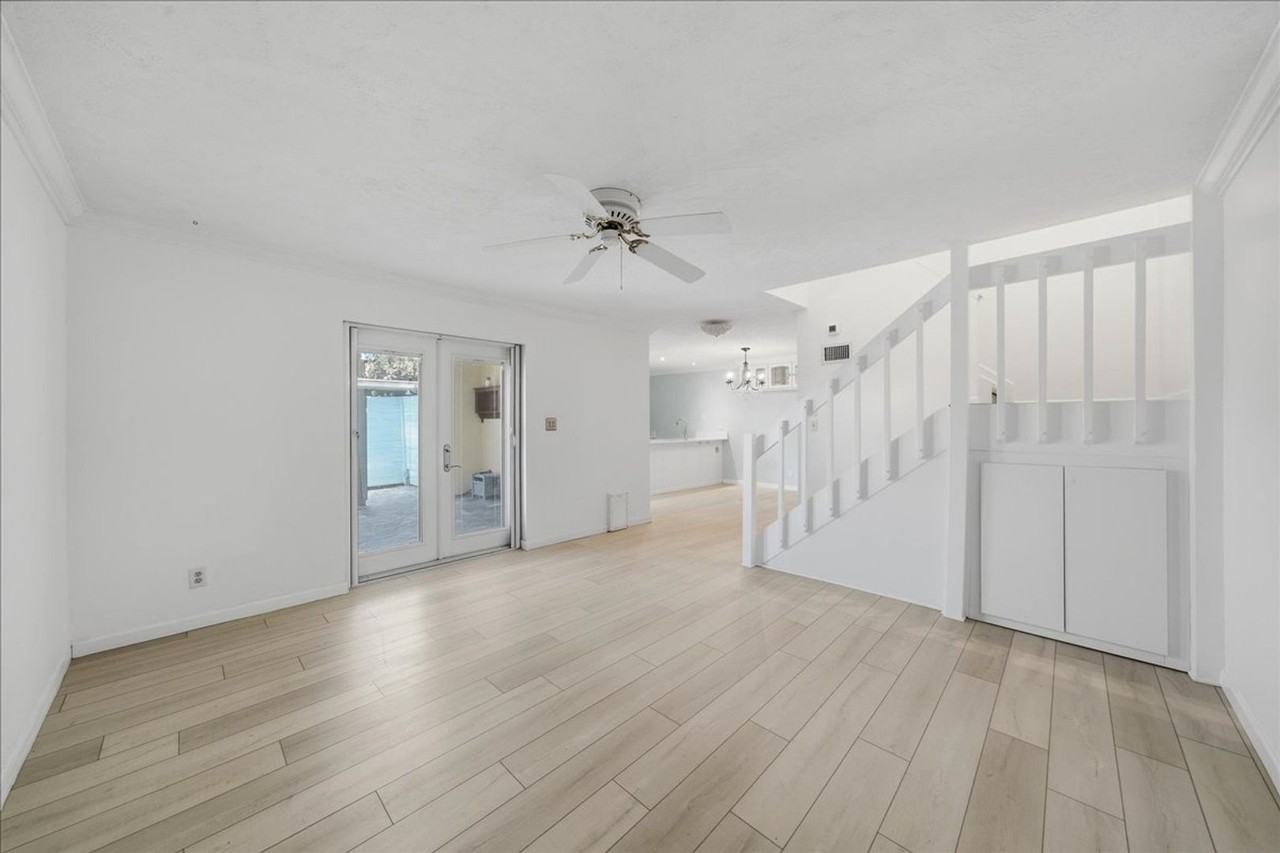 8760 Live Oak Ct - Photo 3 of 37