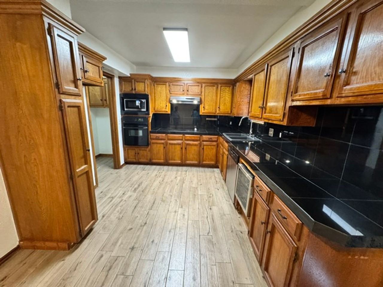 10300 S Mckinley Ct - Photo 3 of 19