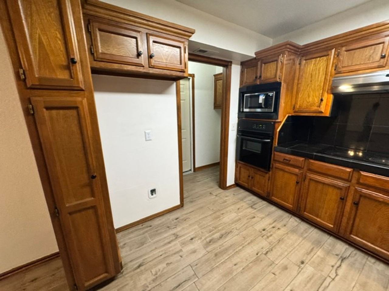 10300 S Mckinley Ct - Photo 6 of 19