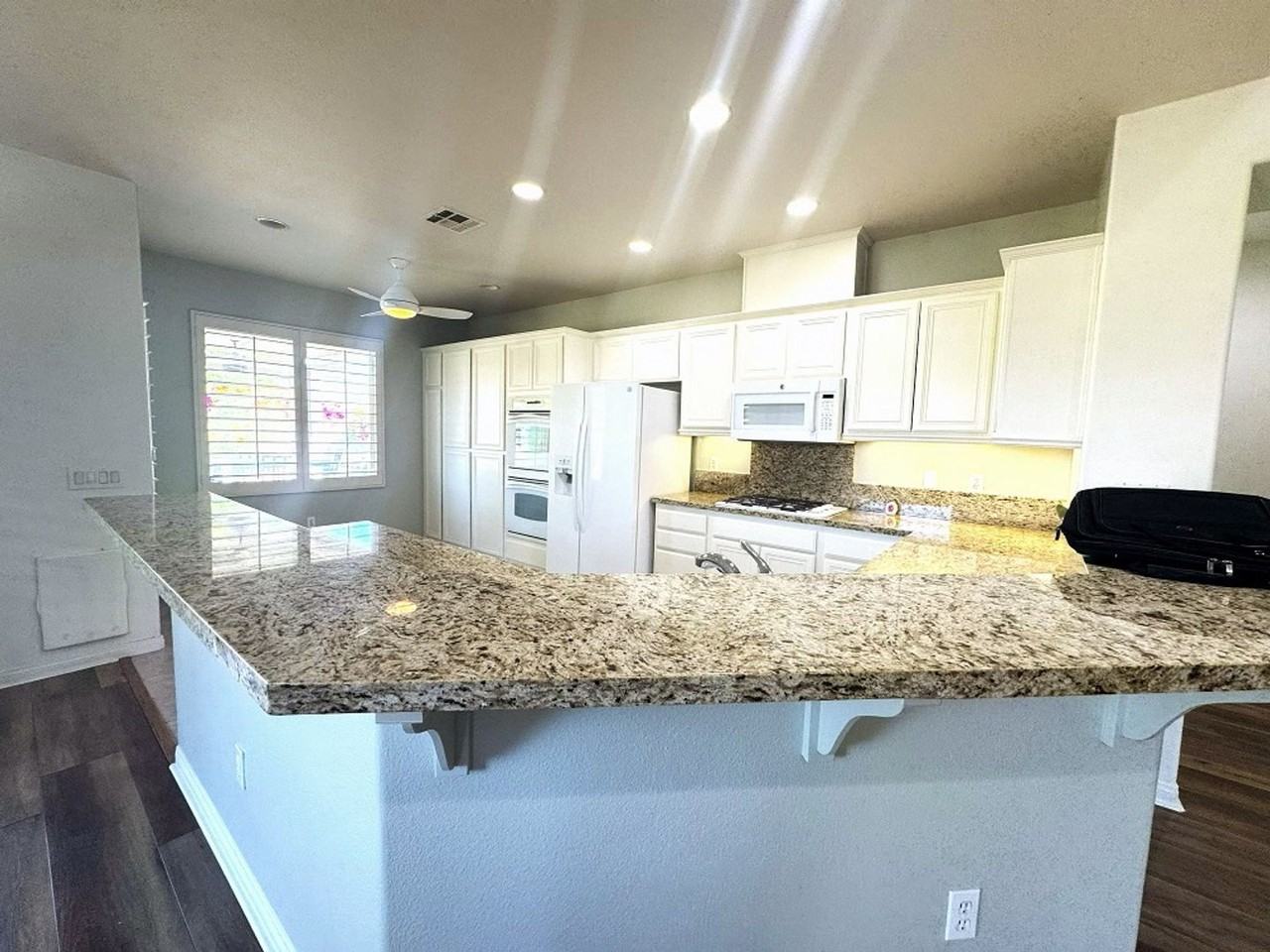 49359 Pacino St - Photo 4 of 33