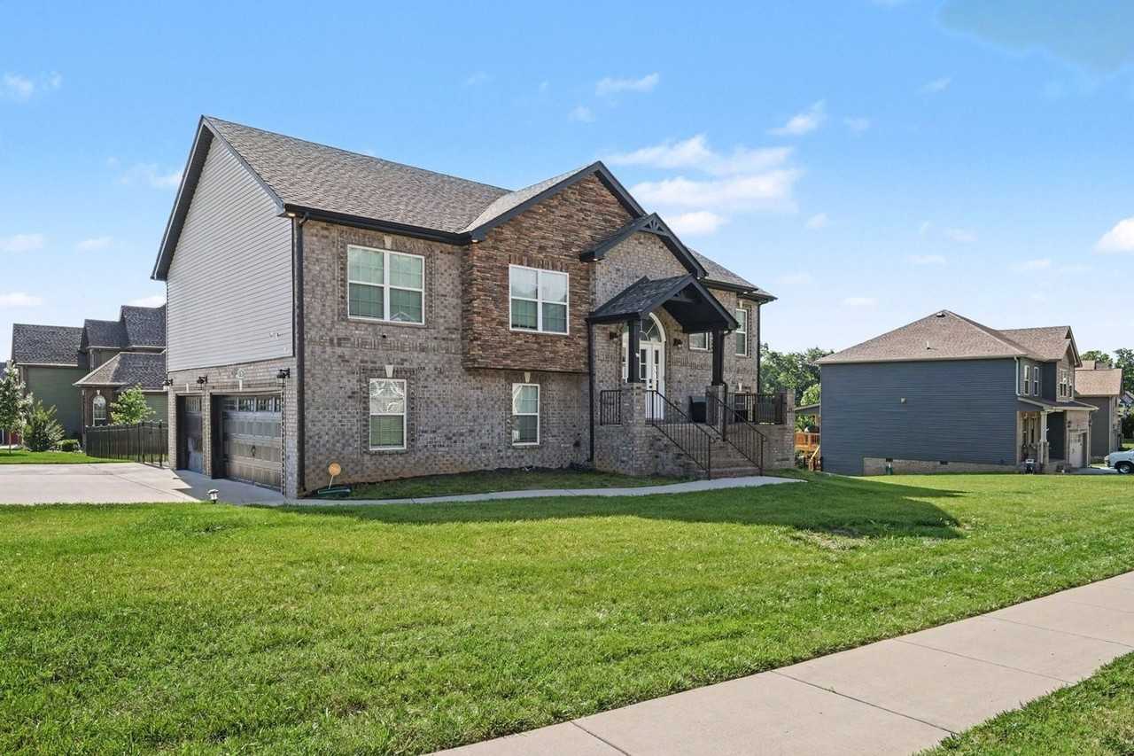 529 Cresthaven Ln - Photo 2 of 27