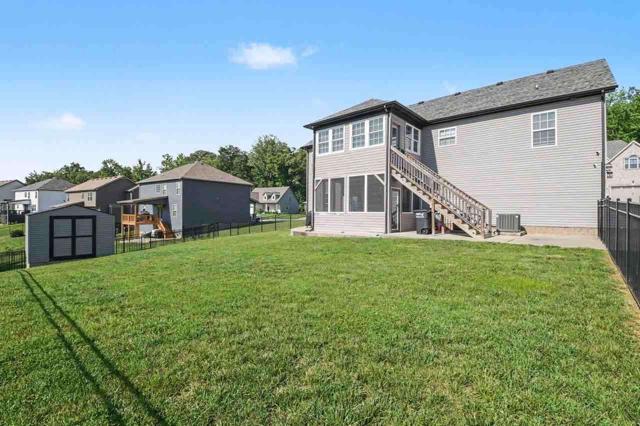 529 Cresthaven Ln - Photo 3 of 27