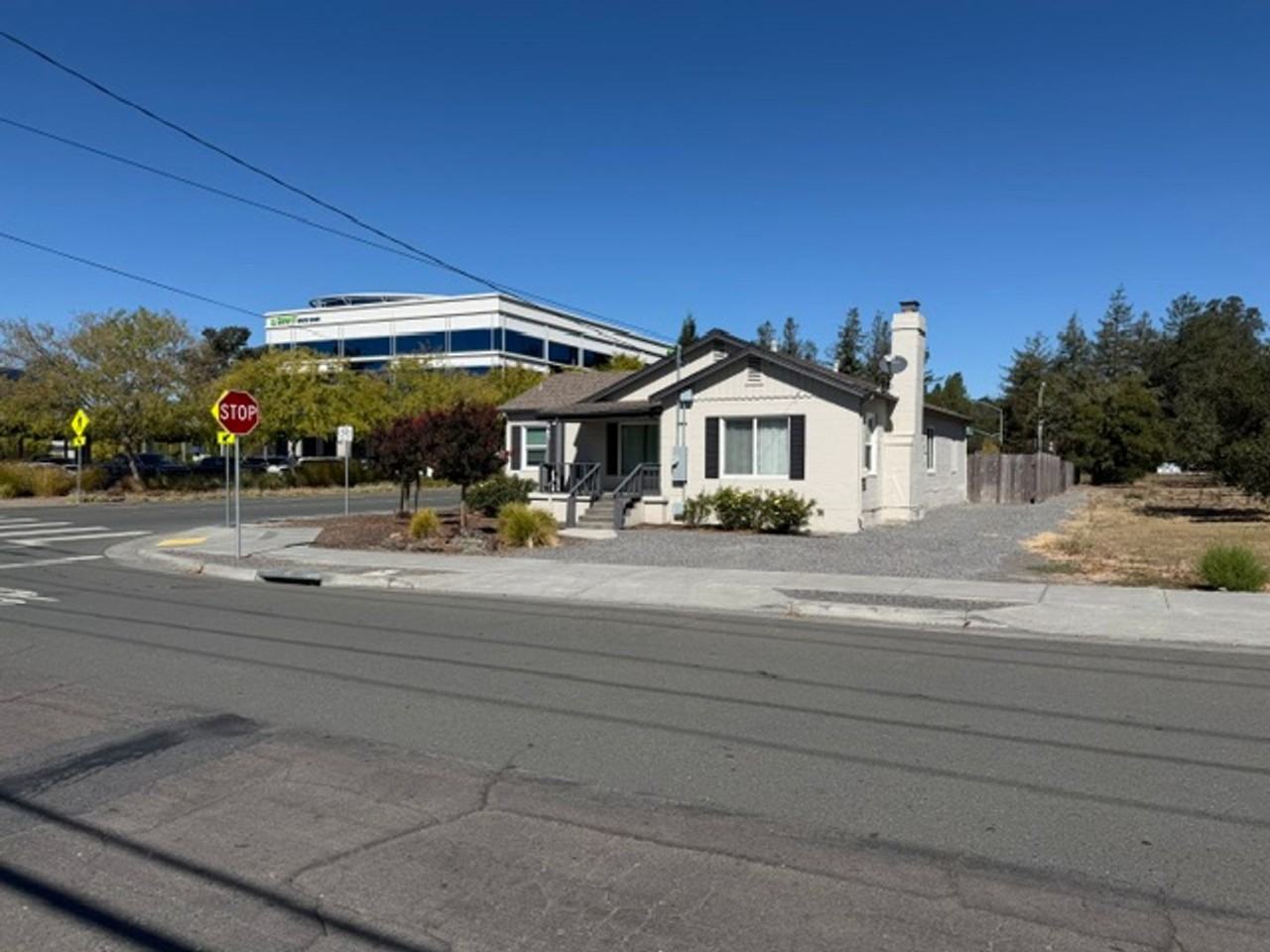435 Russell Ave - Photo 2 of 34
