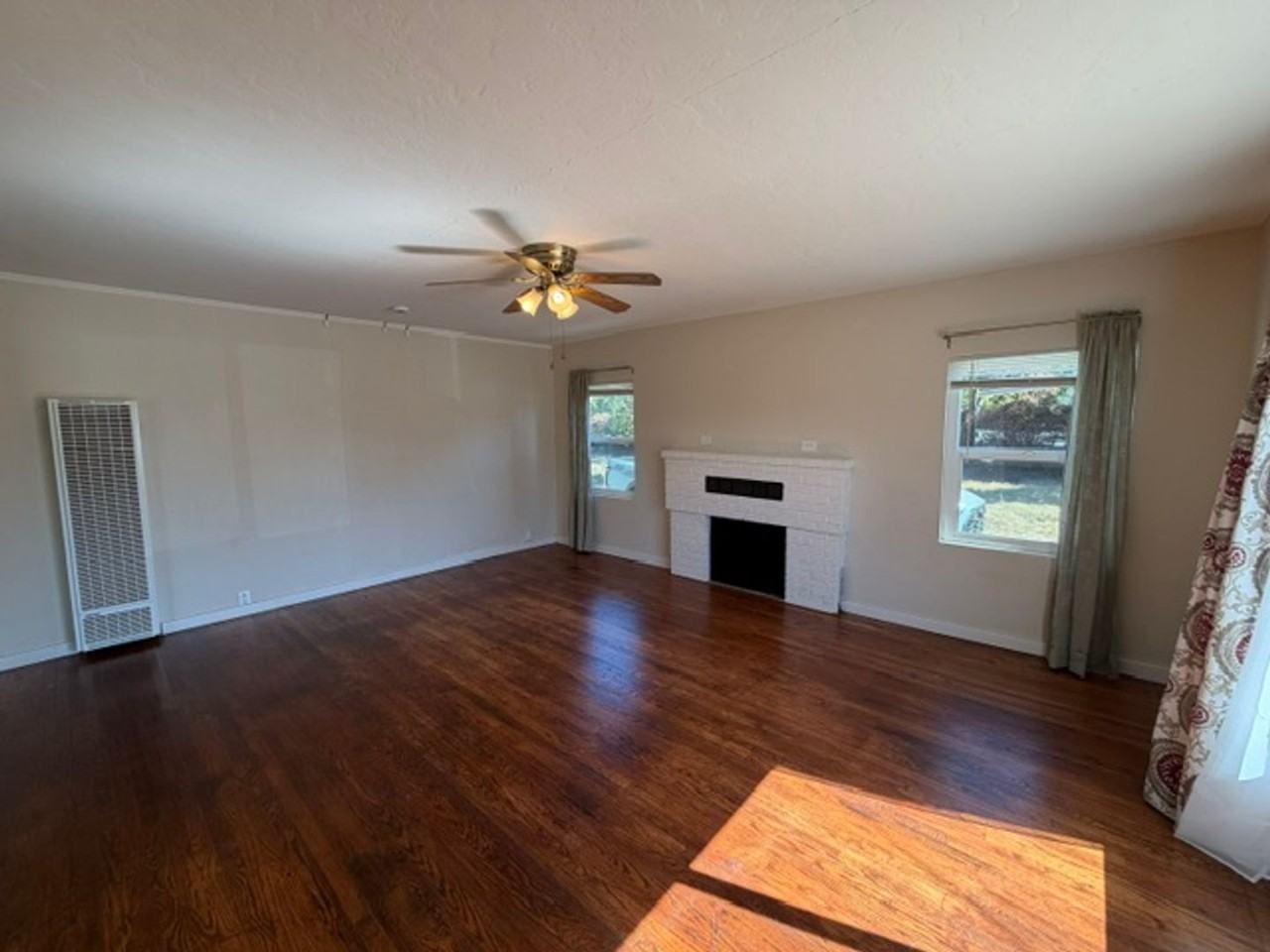 435 Russell Ave - Photo 3 of 34