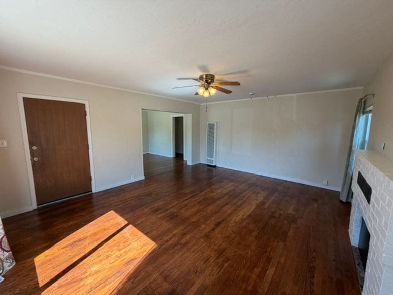 435 Russell Ave - Photo 4 of 34