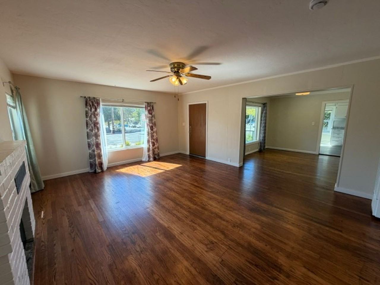 435 Russell Ave - Photo 5 of 34