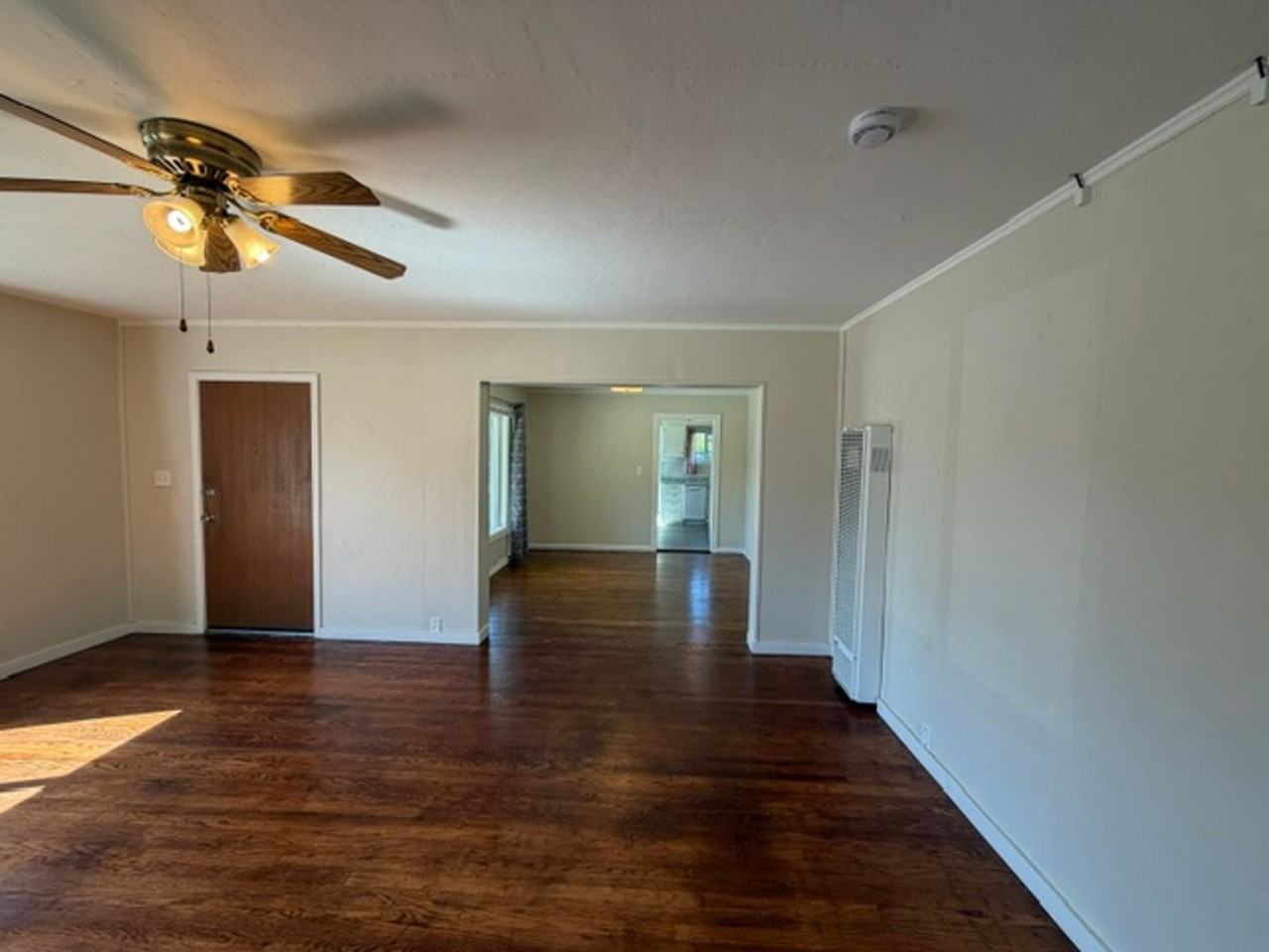 435 Russell Ave - Photo 6 of 34