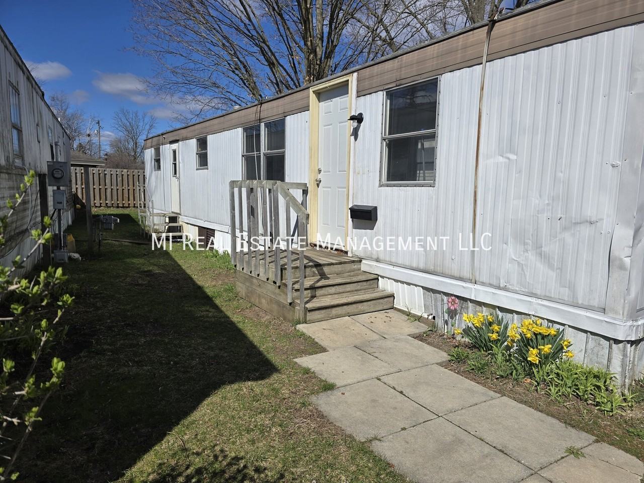140 N Pleasant St - Photo 6 of 7