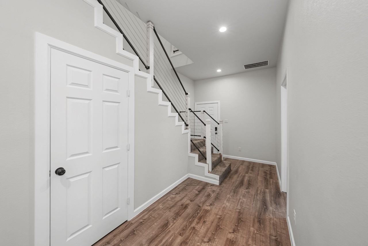 Nokomis Ave - Photo 7 of 17