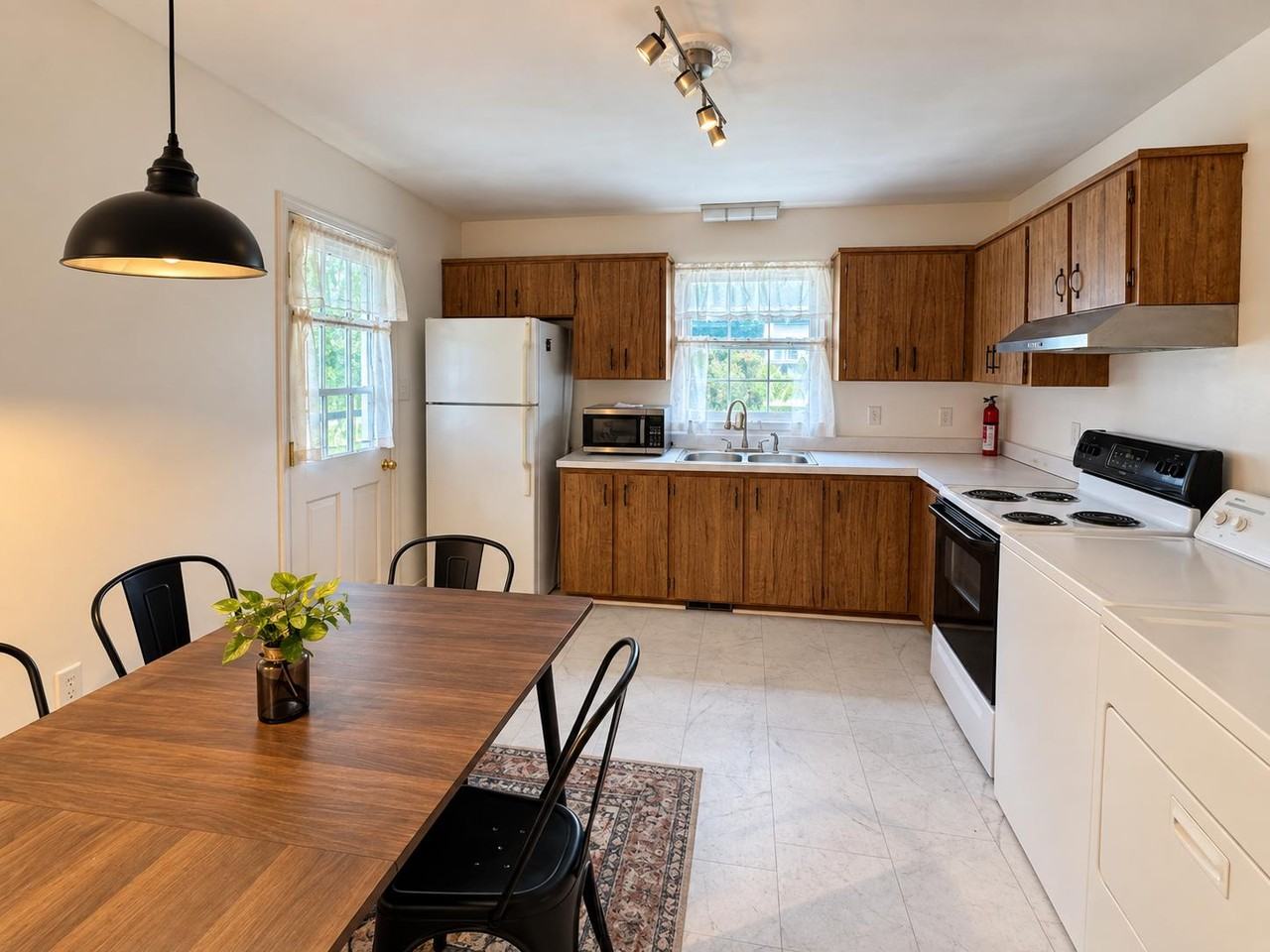 Dacian Rd - Photo 3 of 16