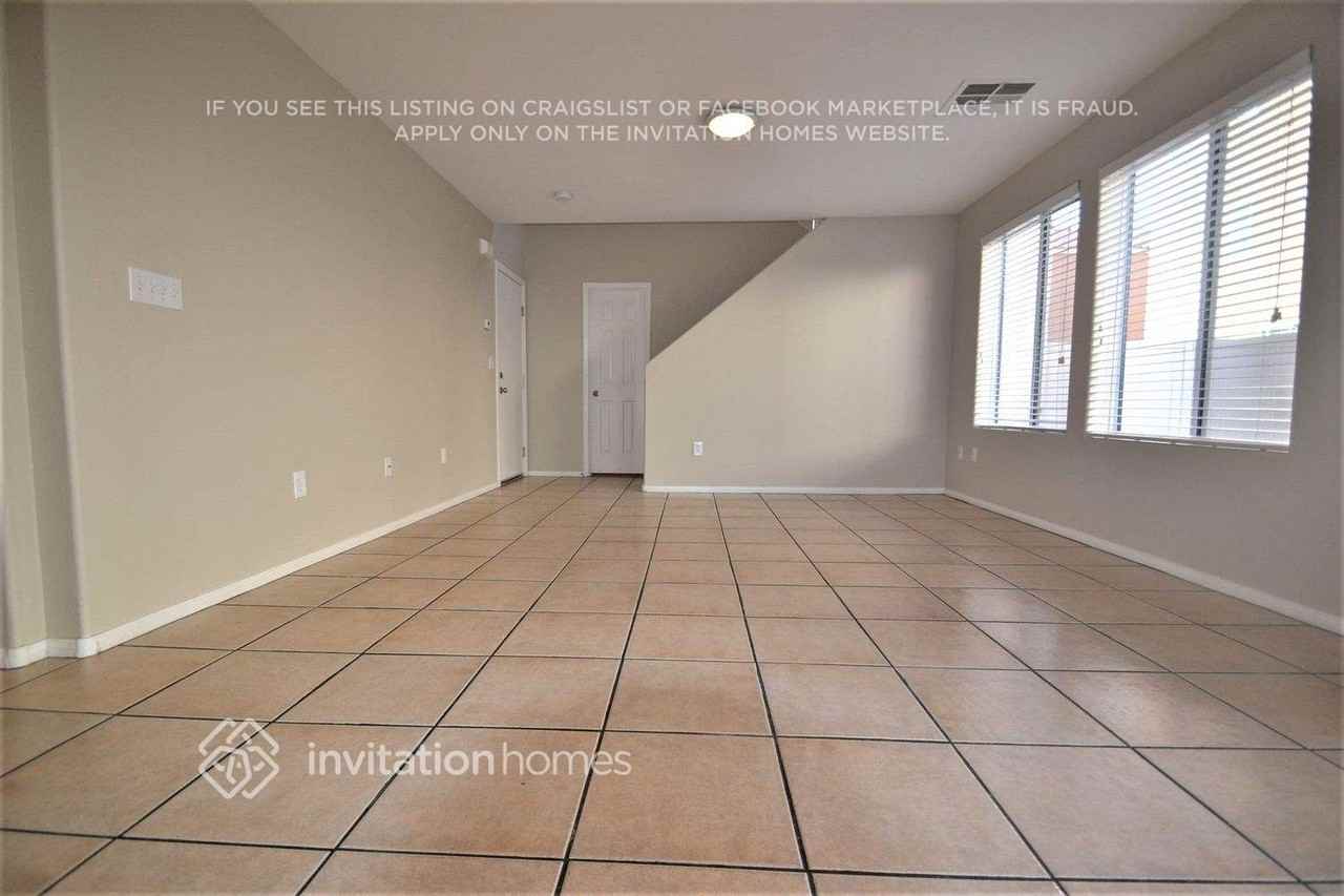 5006 Tioga Pass Ave - Photo 2 of 12