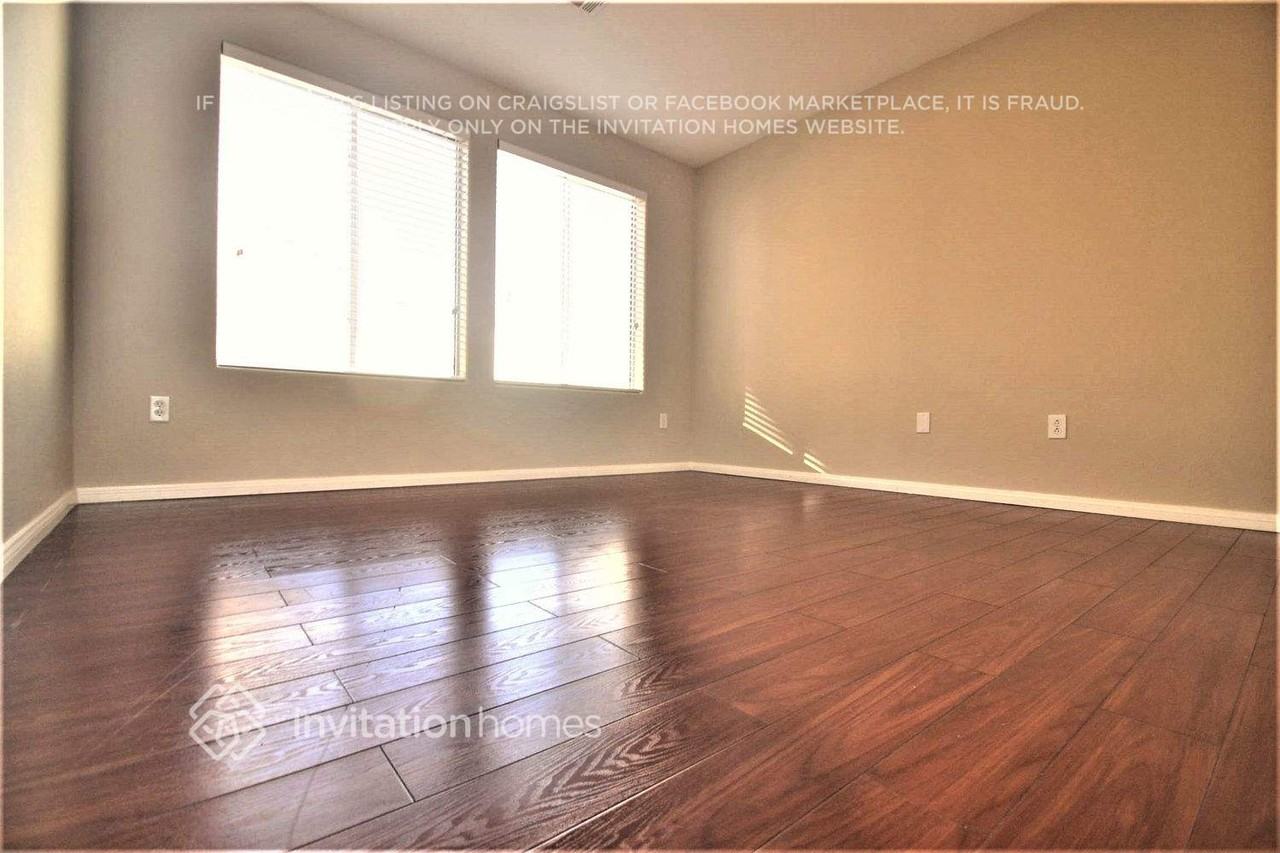 5006 Tioga Pass Ave - Photo 5 of 12