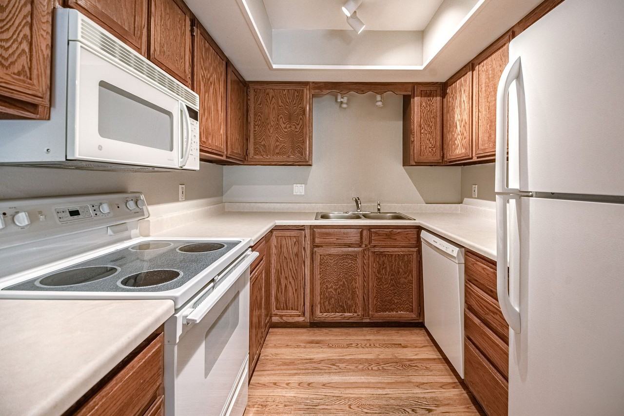 2510 Hamlet Ln #C - Photo 7 of 32