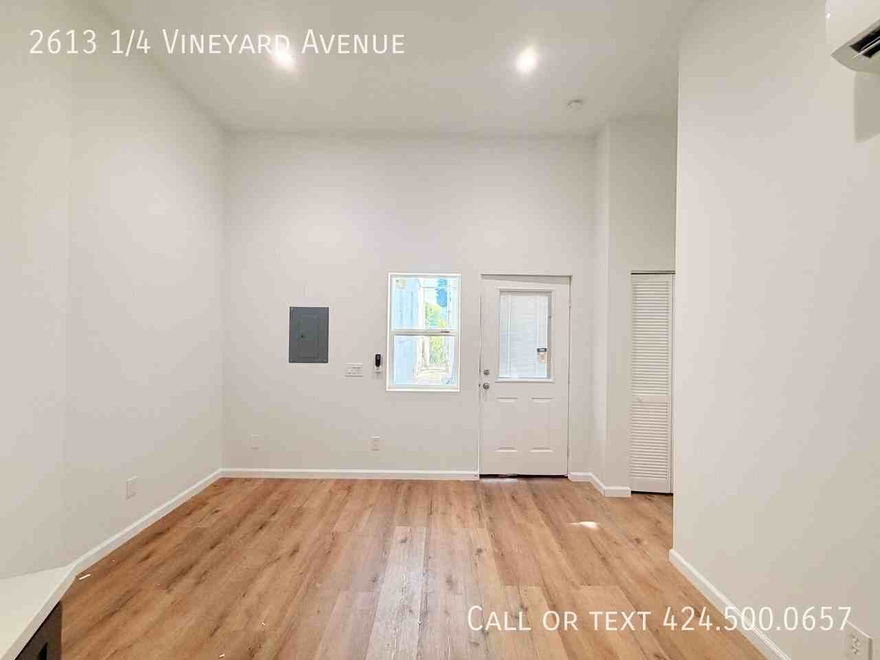 2613 1/4 Vineyard Ave - Photo 3 of 12