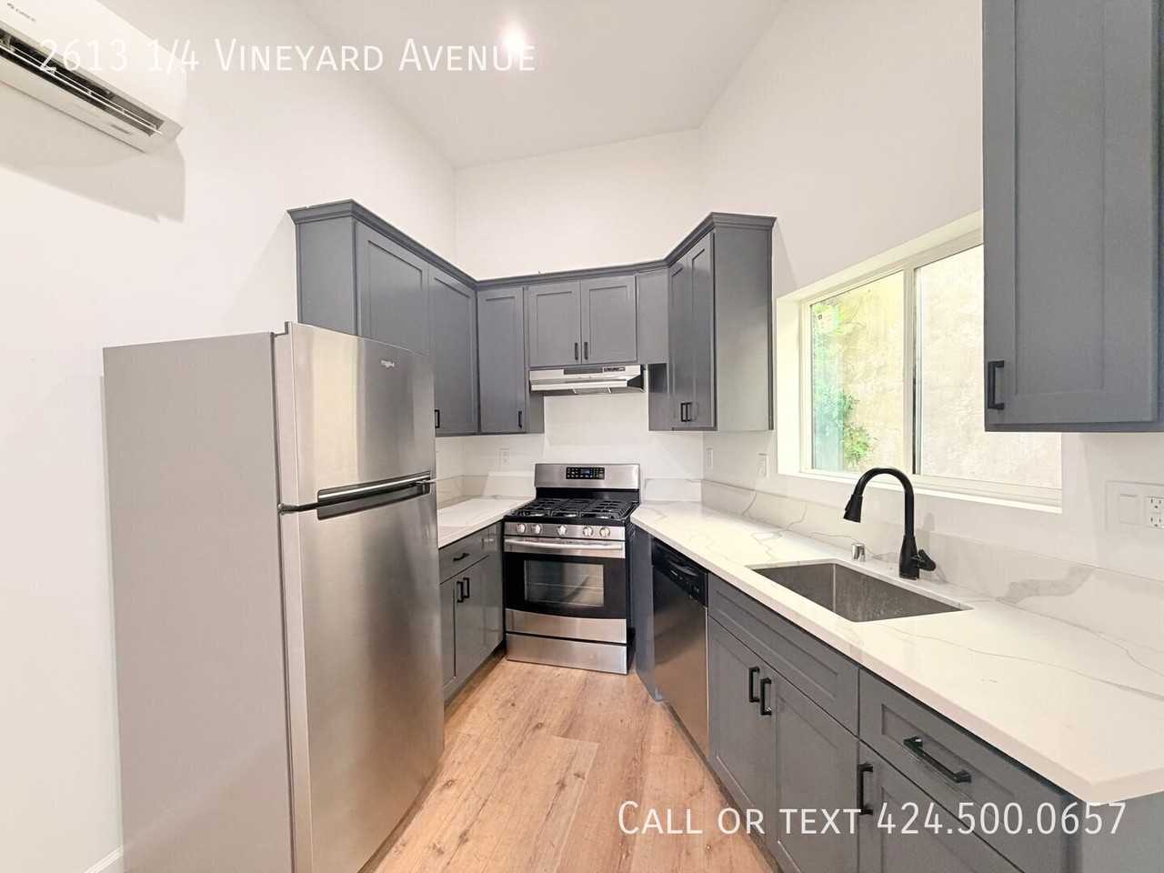 2613 1/4 Vineyard Ave - Photo 4 of 12